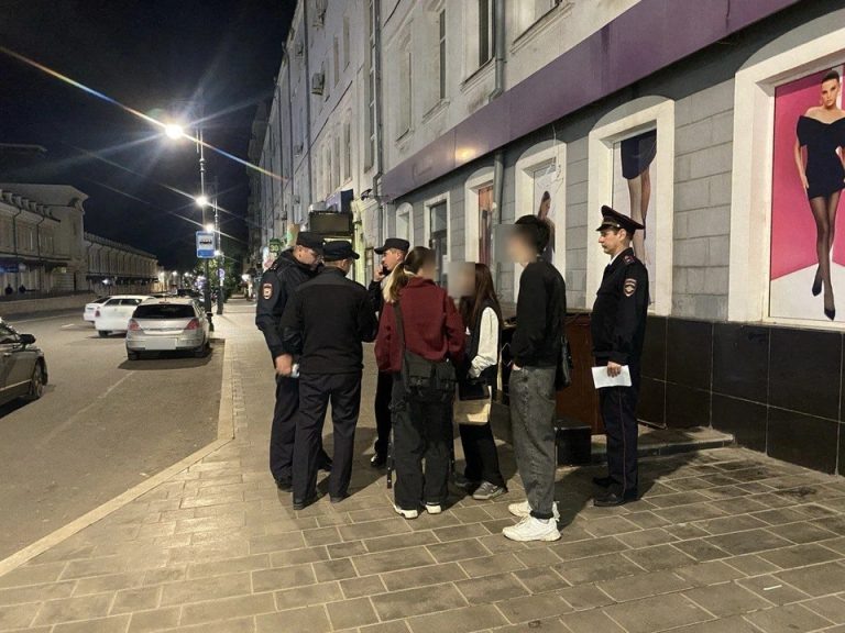    В Оренбурге полицейские ночью выявили 21 безнадзорного подростка Оренбуржье