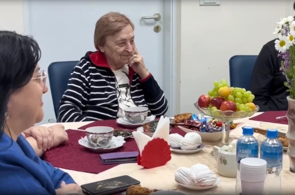    За чашкой чая «дети войны» поделились своими воспоминаниями.