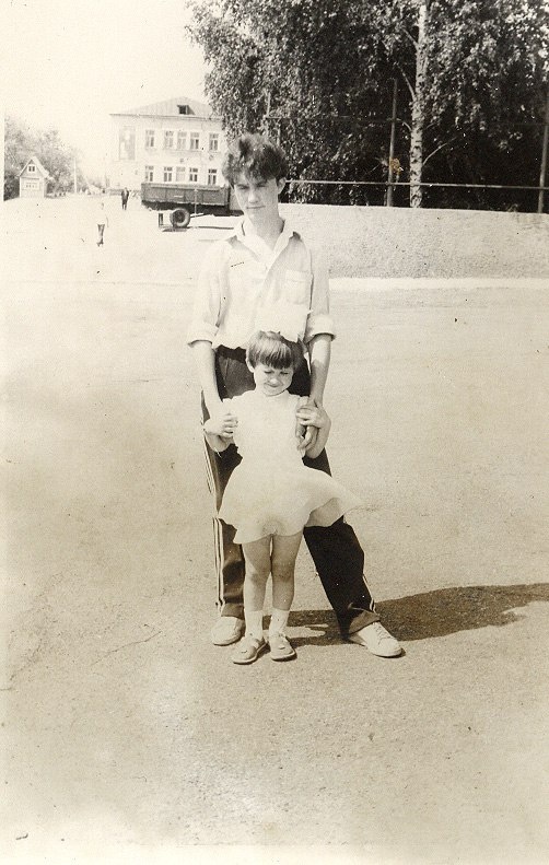 Моя любимая детская фотография с братом.