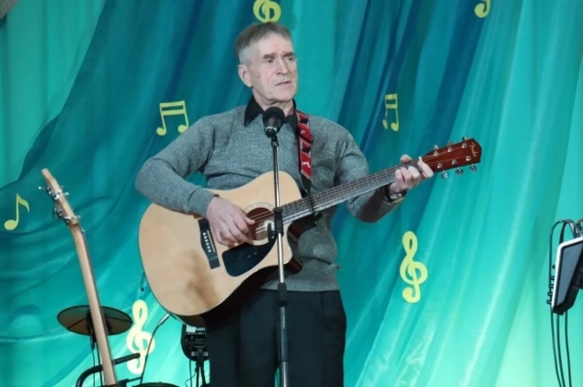    Александр Шебырев – поэт, журналист и автор песен.