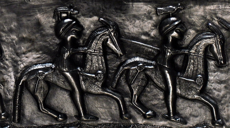 Галльские всадники на рельефных панелях котелка из Гундеструпа. Национальный музей, Копенгаген. Фото автора