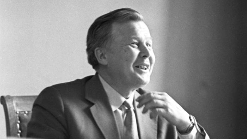     «На войне одной минутки / Не прожить без прибаутки, / Шутки самой немудрой… Без тебя, Василий Тёркин, / Вася Тёркин — мой герой» — строки из поэмы Александра Твардовского «Василий Тёркин» РИА Новости