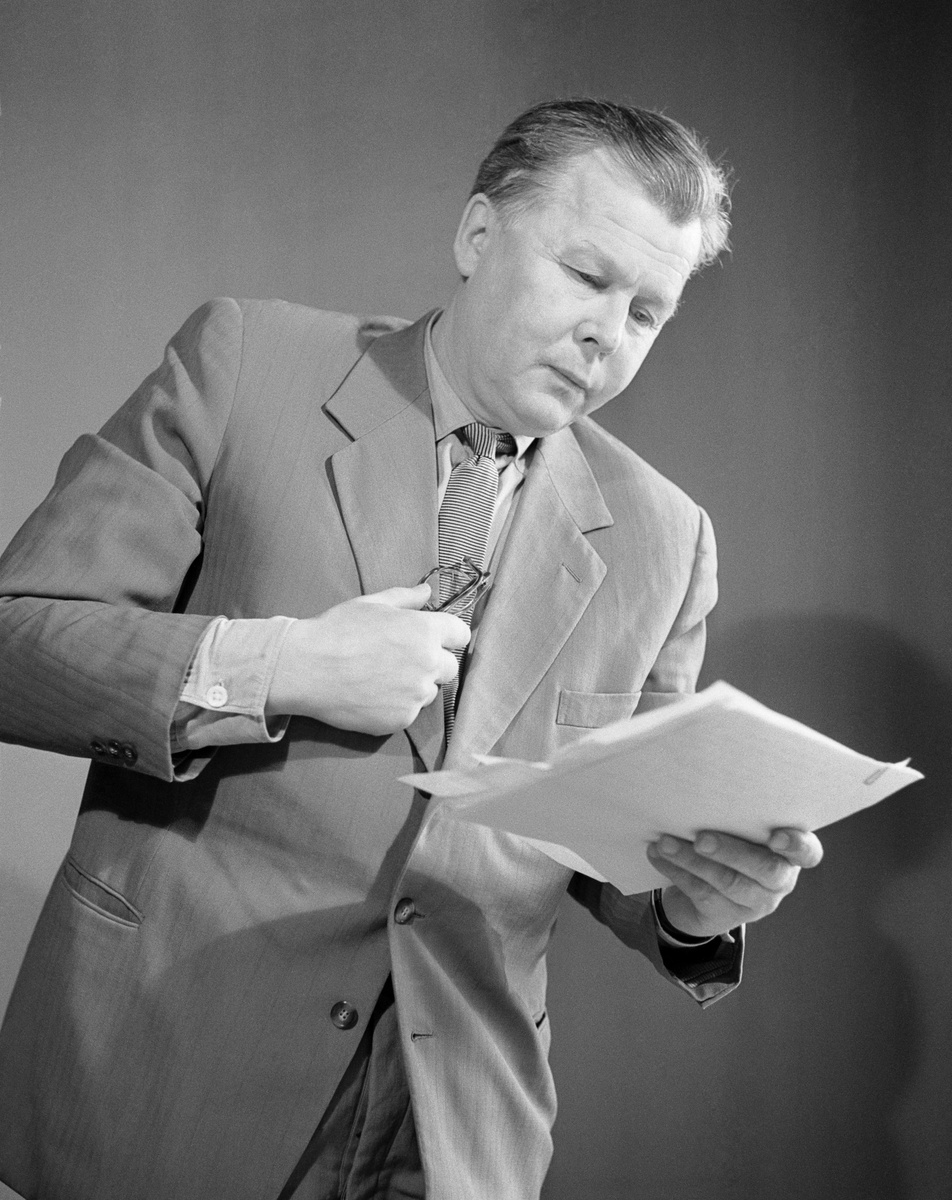    Первые стихи Александр сочинил ещё до того, как научился читать. В 14 лет он уже писал заметки для газет, а годом позже в газете «Смоленская деревня» было опубликовано его стихотворение «Новая изба» / Legion-Media