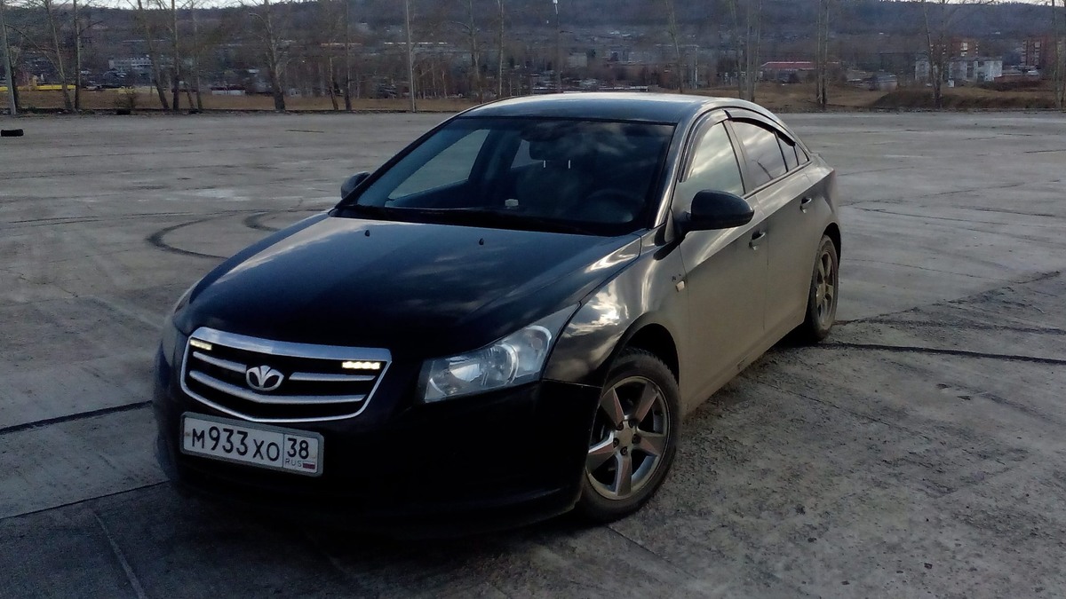 Средний срок владения автомобилями масс-марок в России сегодня составляет почти 7,5 лет. Этой машиной один из наших коллег владеет уже более 12 лет.