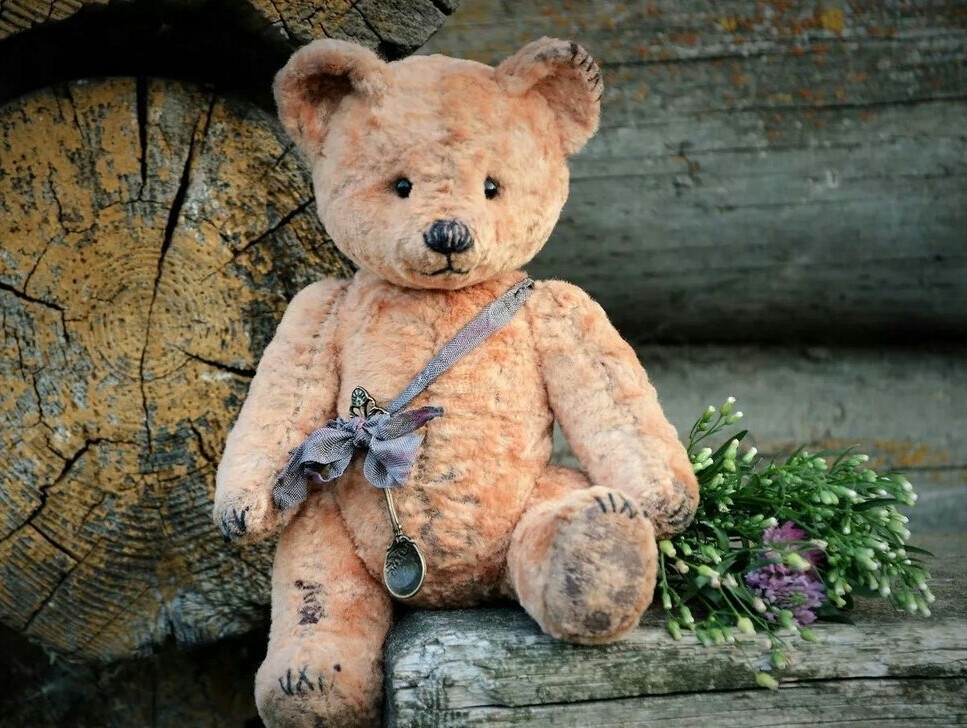 Старый плюшевый мишка.