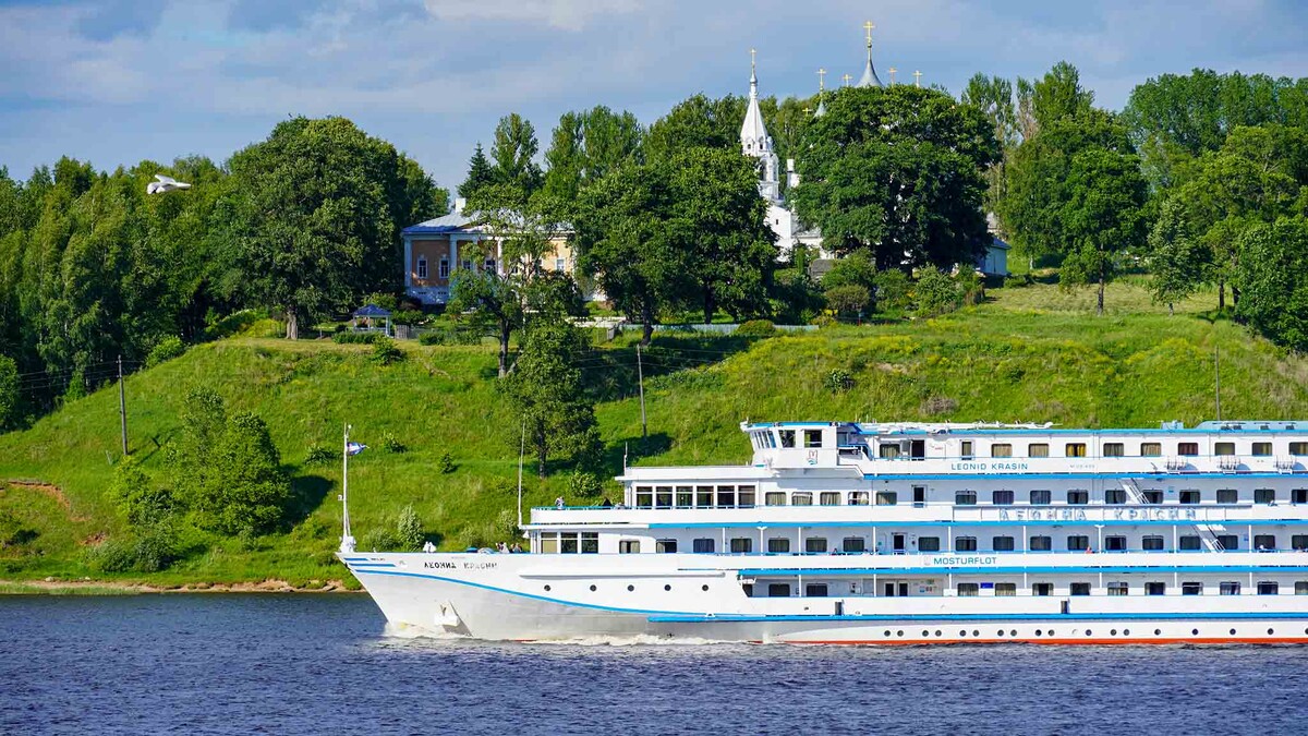 Путешествие по Волге на теплоходе. Изображение имеется в свободном доступе.