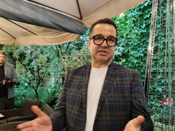 Юнис Теймурханлы, владелец гостиницы «Гельвеция», писатель и блогер