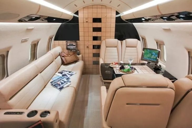    «Ему только голые стены и ведро». Что происходит с Квинси Промесом в Нидерландах? Фото #2