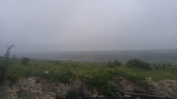 Утро. Серость. Лысая  гора. Внизу  Клещеевка. Фото автора