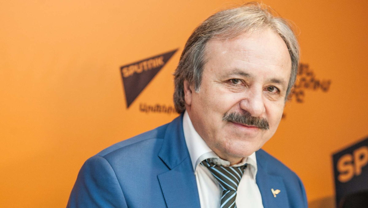 хирург Кудзаев, сужающий талии