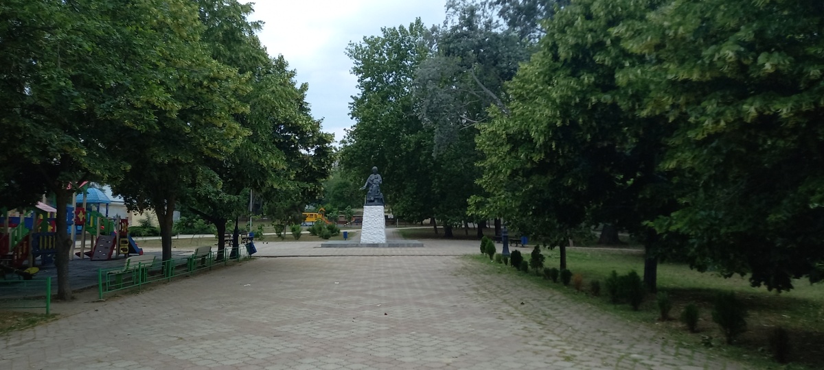 В сквере им. 40-летияВеликой Победы