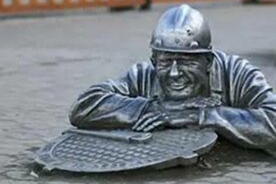 г.Омск,  Любинский проспект. слесарь Степаныч.