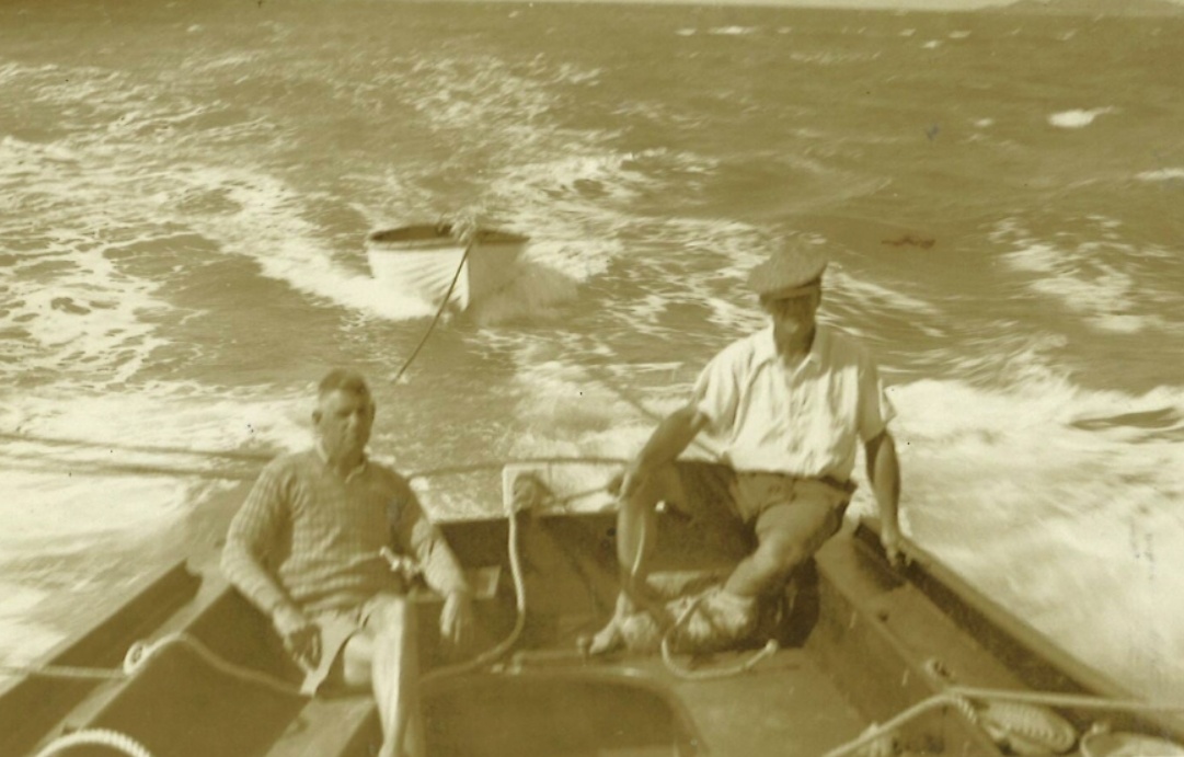 Уильям Кларк с еще одним человеком на борту MALUKA 