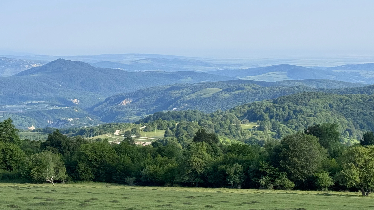 Дагестан. Казбековский район ( вид с подъёма на Харибский перевал со стороны с. Буртунай) 