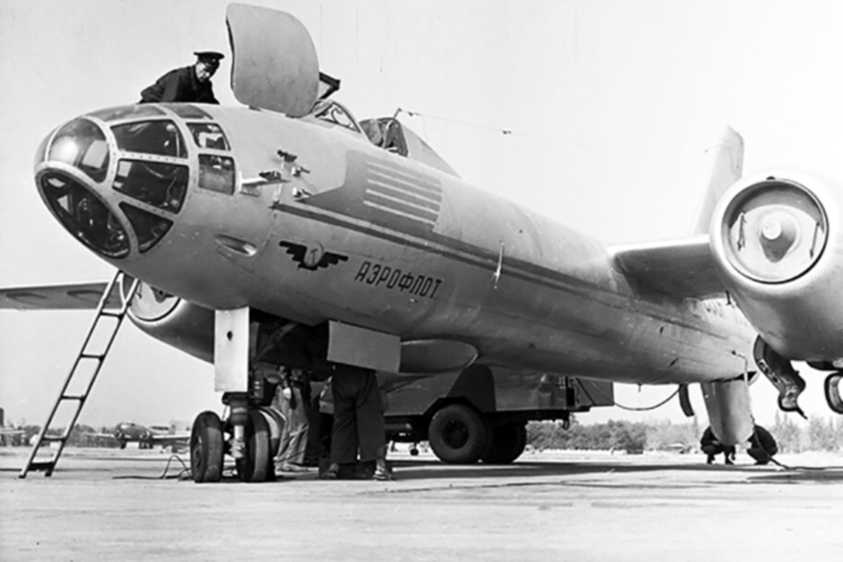 Ил-28 (Ил-20) ГУ ГВФ на одном из аэродромов. Фотография © Коллекция проекта «Сайт Авиационной Истории»