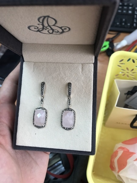 Этот маленький подарок от учеников стал символом силы и поддержки на годы вперёд.