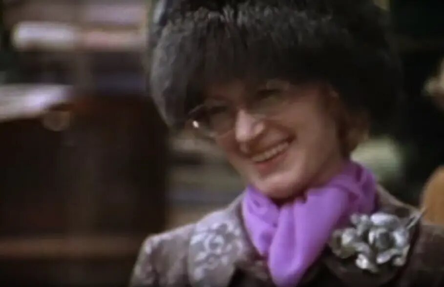    Валентина Талызина в роли подруги Нади. Фото: стоп-кадр из фильма «Ирония судьбы, или С легким паром!»