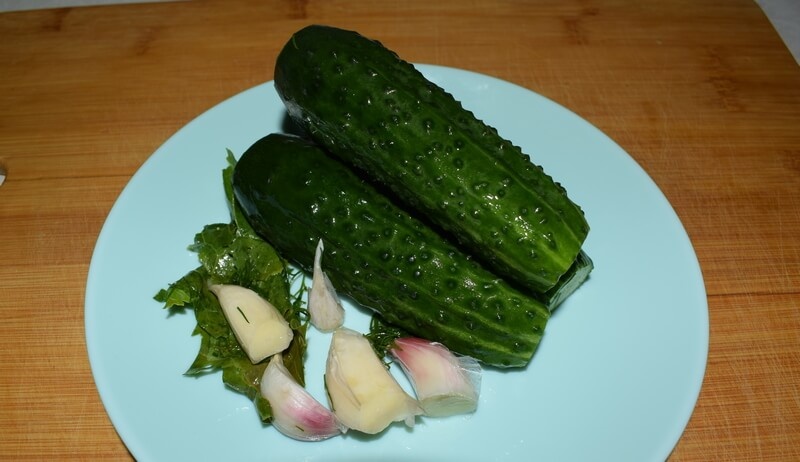 Простые малосольные огурцы