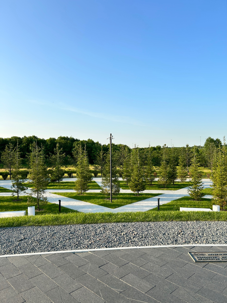 Территория комплекса огромна и очень ухоженна 