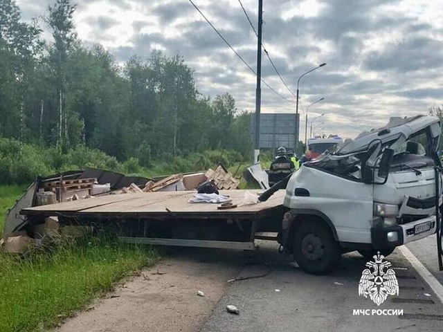 В жутком ДТП под Тверью пострадал только грузовик
