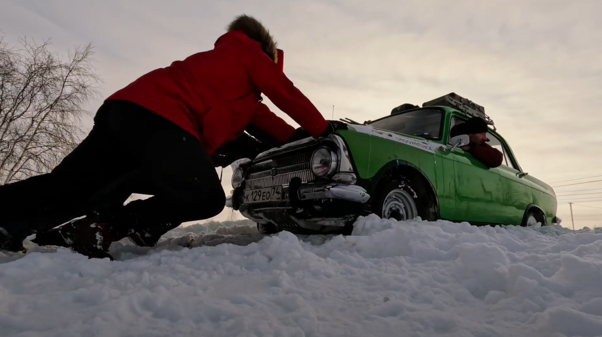 "Слабоумие и отвага" — так нас называют в интернете. Мы проехали всю Арктику на этом 43-летнем ведре и готовы рассказать, почему это лучшее наше приключение в жизни (но это не точно!)