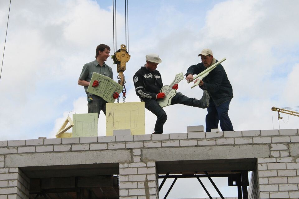    Стройка. Строители. Источник: Олег Укладов