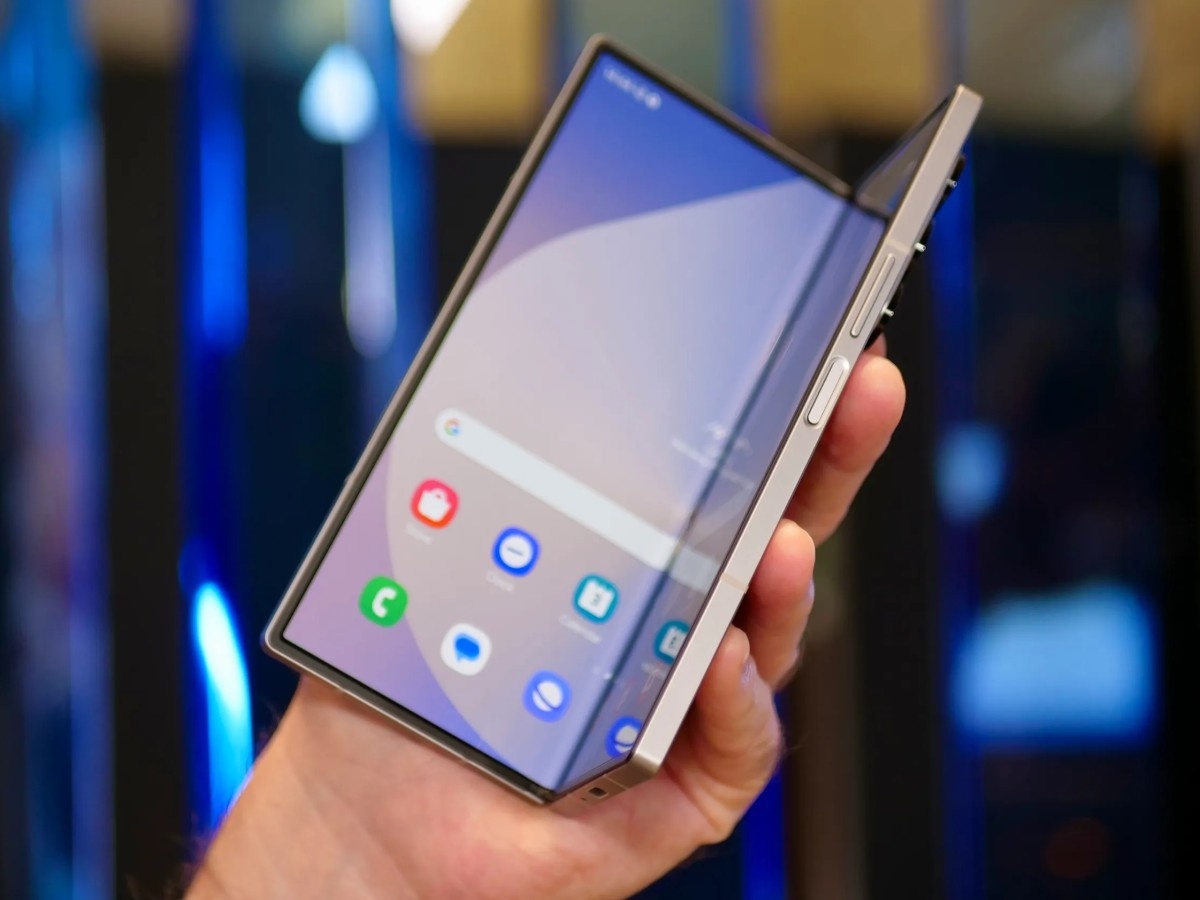    Samsung Galaxy Z Fold7 сравнили с предшественником по габаритам [ВИДЕО]