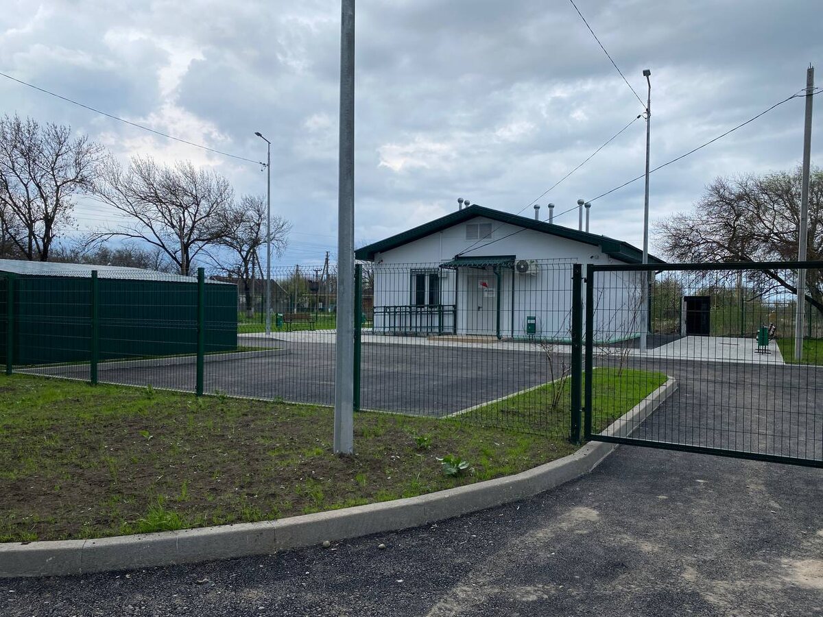 Новый ФАП п.Краснокубанский. Очень хочется верить, что он действующий, но подтверждений этому на момент съемок не нашлось.