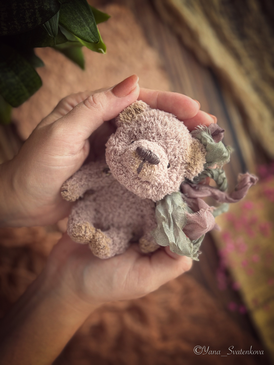 ЧуднОй мишутка. Вязаная авторская игрушка