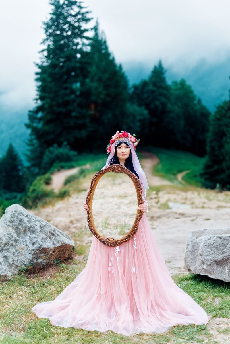 На фото изображен автор. Все права на стихотворение принадлежат автору. Запрещается копирование, распространение или любое иное использование информации и объектов авторского права без предварительного согласия правообладателя