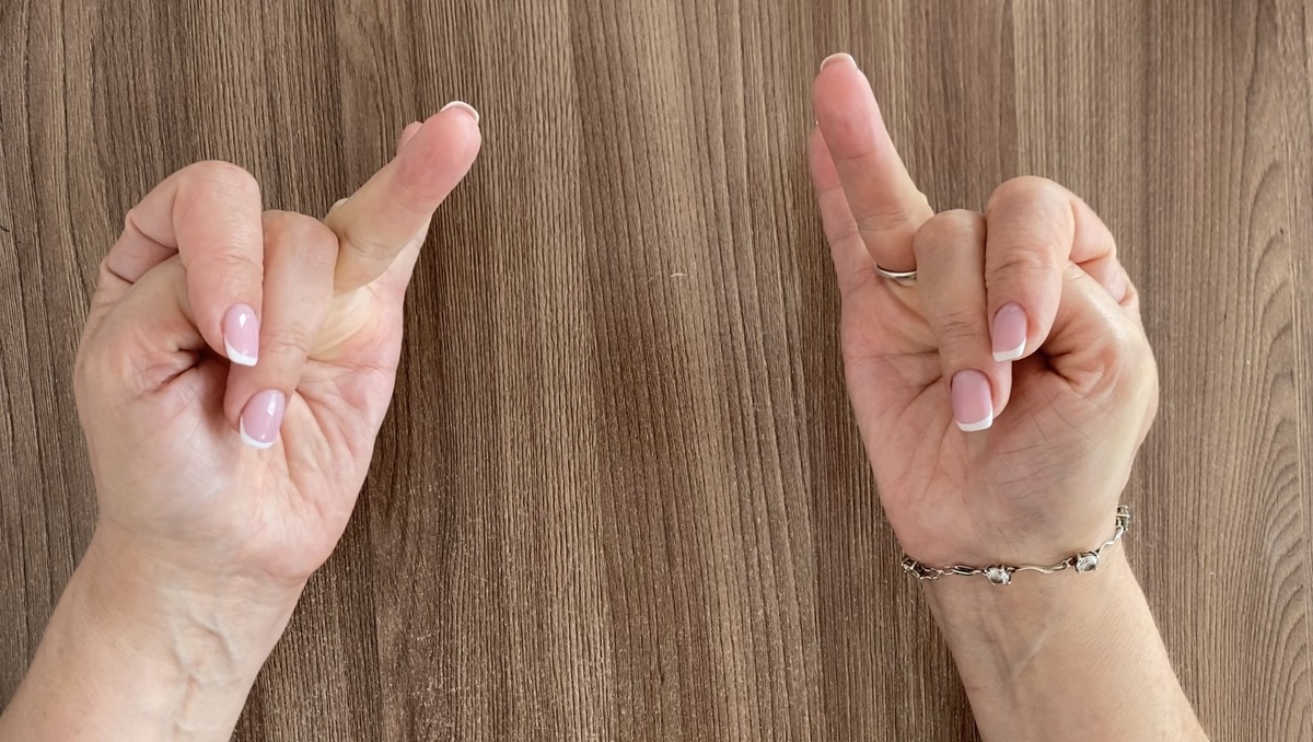 Сжимайте и разжимайте пальцы 