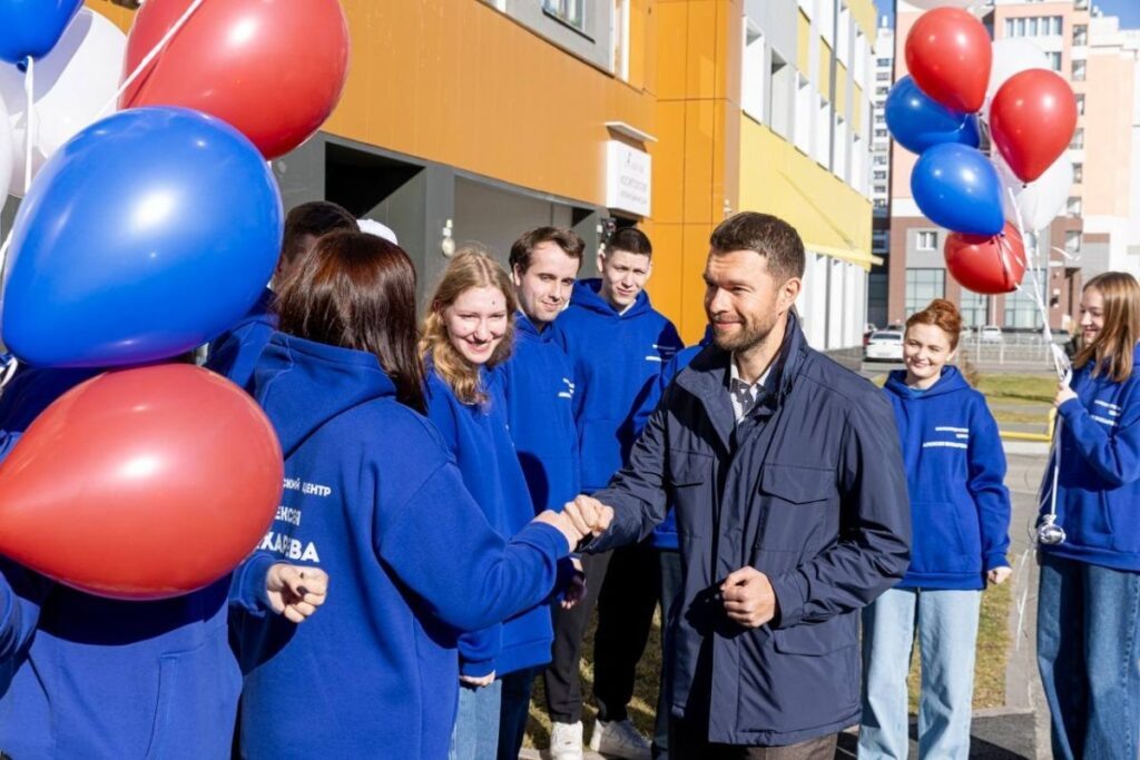 Алексей Вихарев и Волонтеры