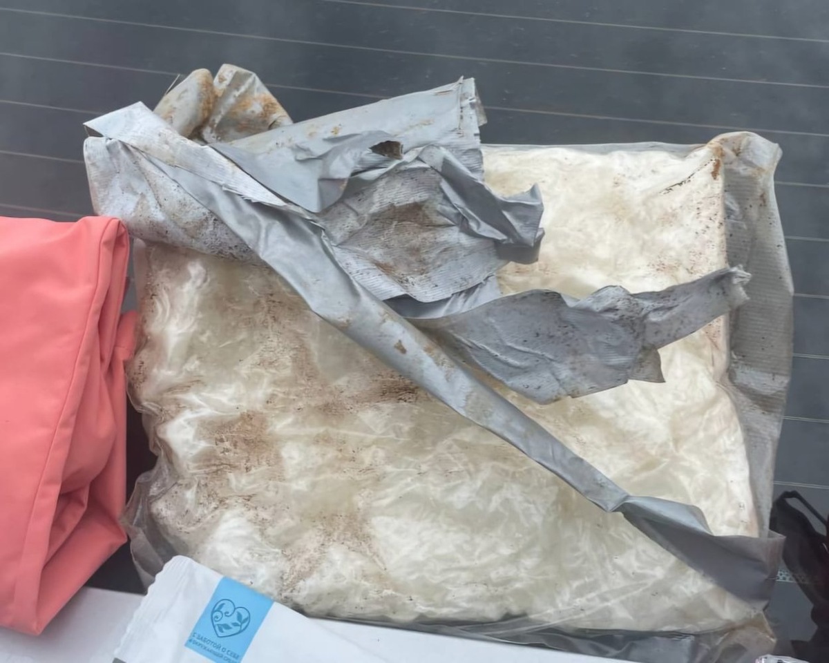    В Сургутском районе полицейские задержали девушку с килограммом наркотиков