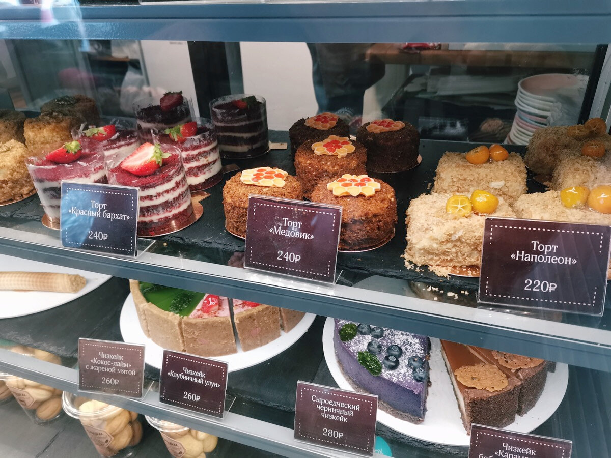 Ассортимент десертов очень большой. Есть варианты для веганов и сыроедов
