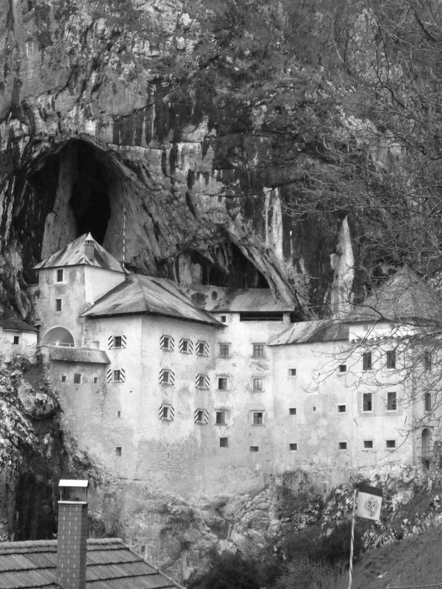 Словения. Предъямский замок, 12 век.