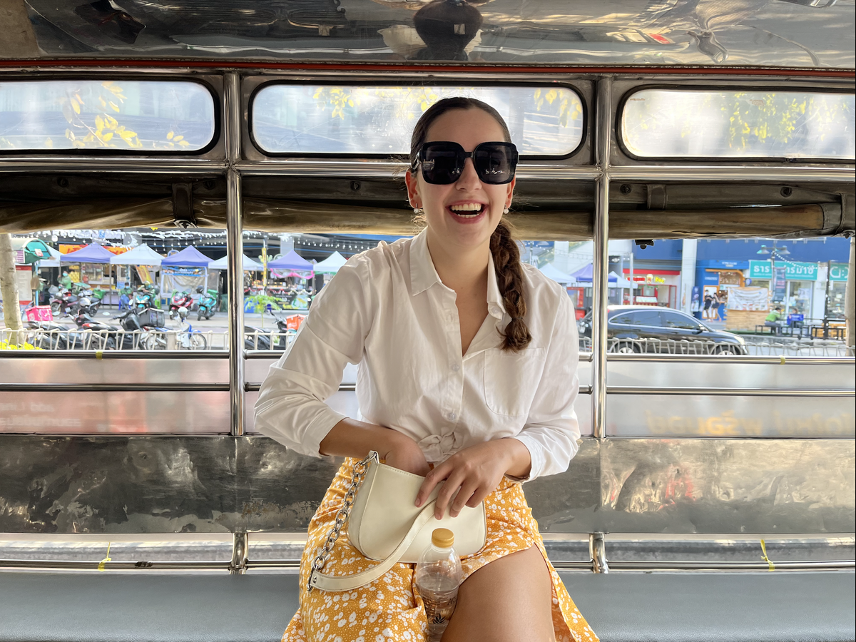 Поездка в тук-туке на районе.