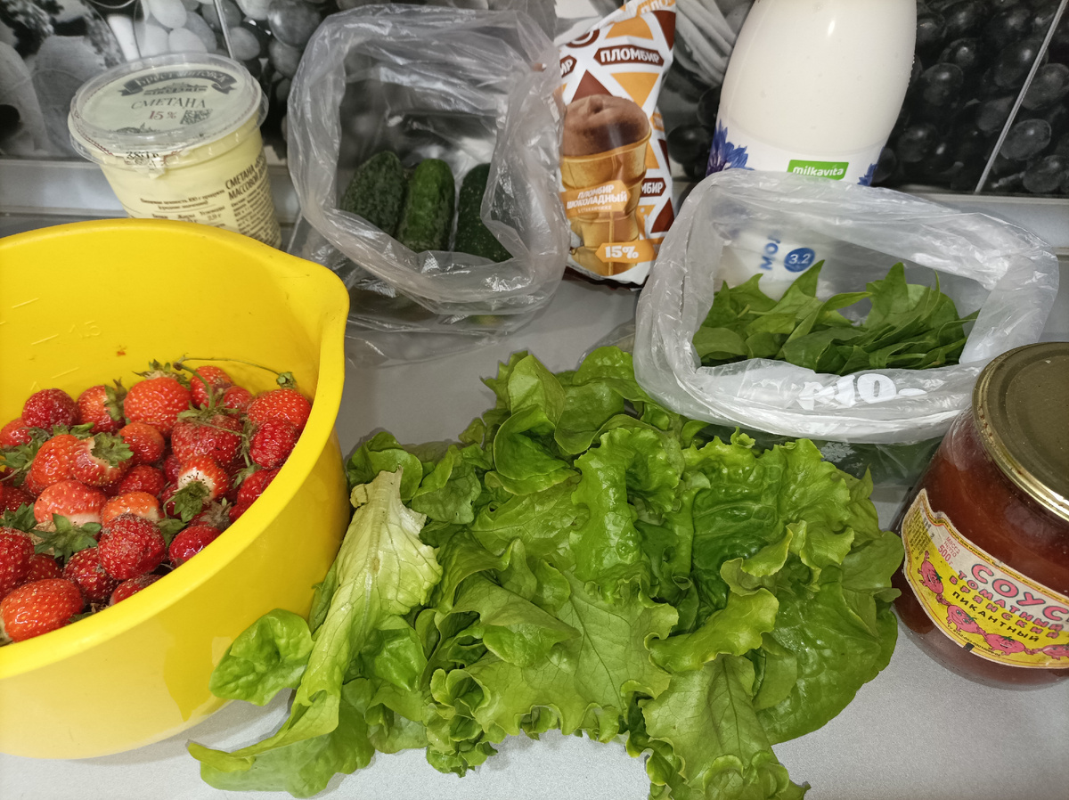 Закупка на 371 рубль + ягоды и зелень с огорода