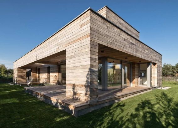 Монолитный частный дом с плоской крышей