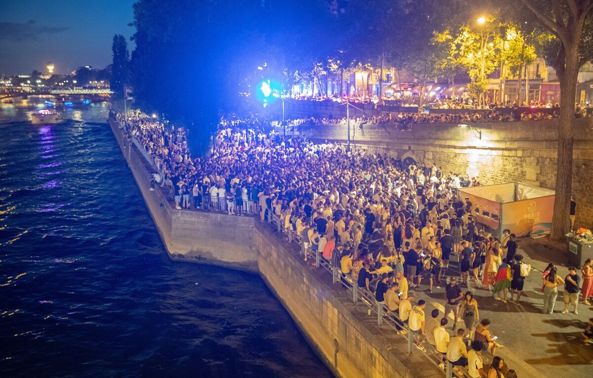 Набережная Сены в Париже