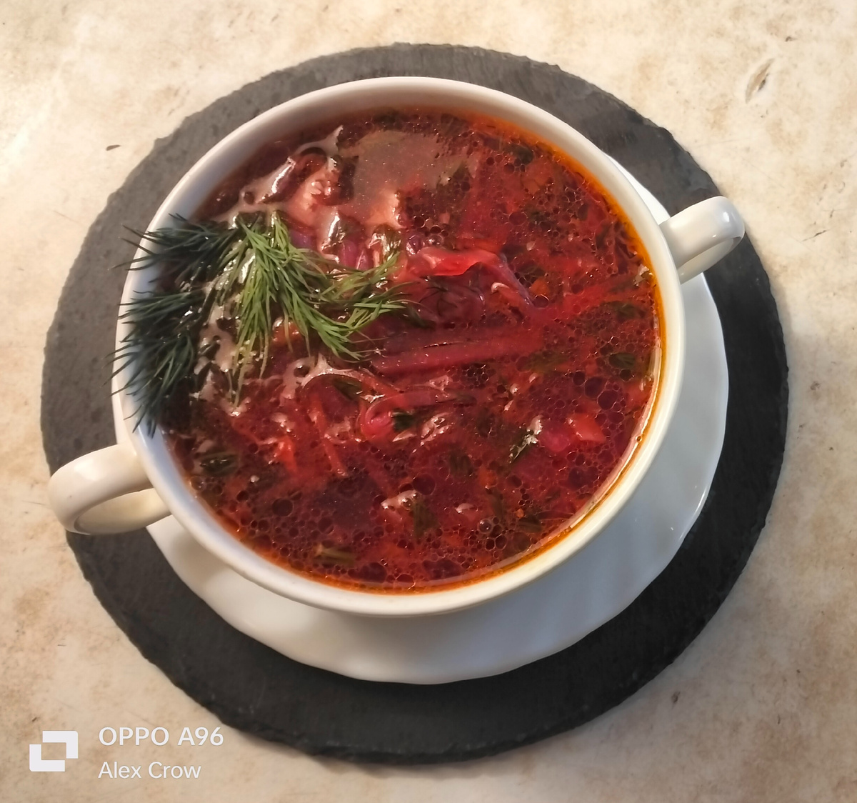 Борщ с красной фасолью на курином бульоне.