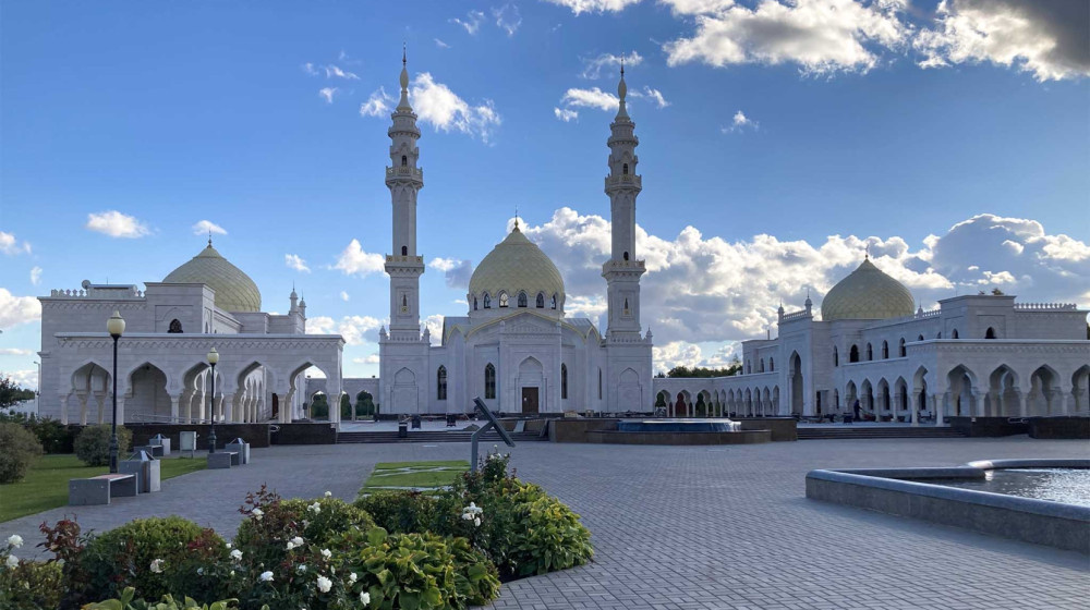    Болгар: белая мечеть на Волге