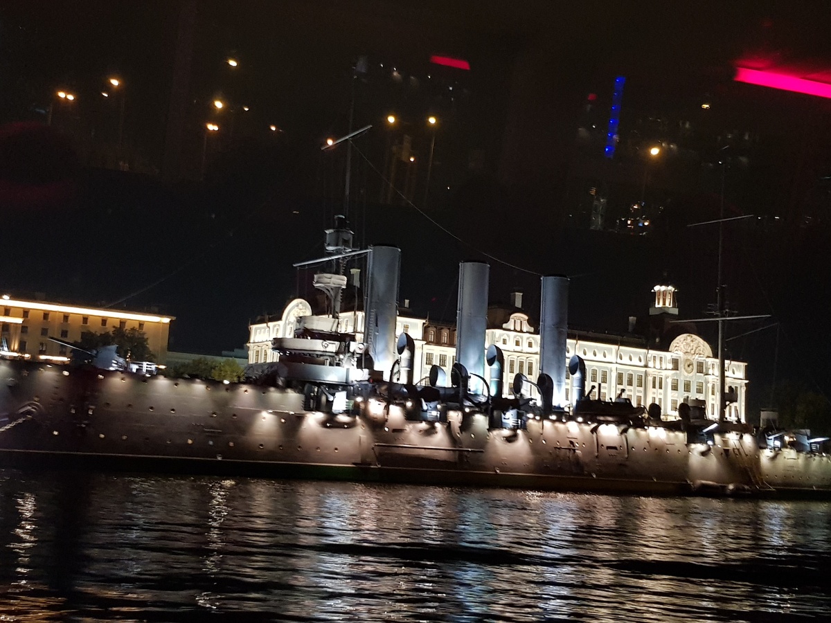 Тот самый крейсер Аврора. Фото автора. 