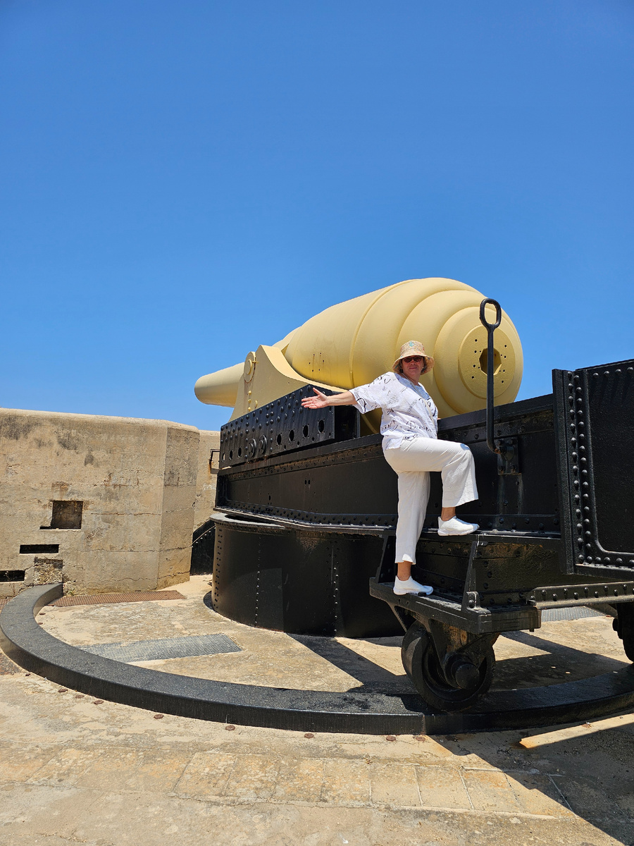 Не залезть на неё я, конечно же,  не могла