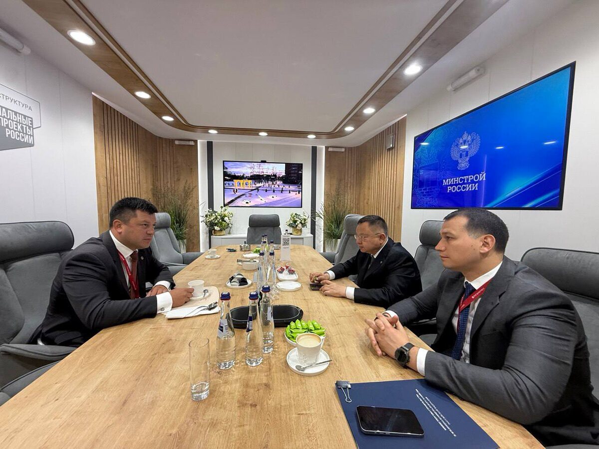    Встреча Мавлиева с главой Минстроя Файзуллиным и его заместителем Хусаиновым, фото telegram-канала Ратмира Мавлиева