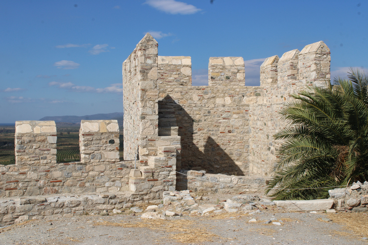 Вот - узнаете? В Крыму как раз такое - башня недостроена из экономии