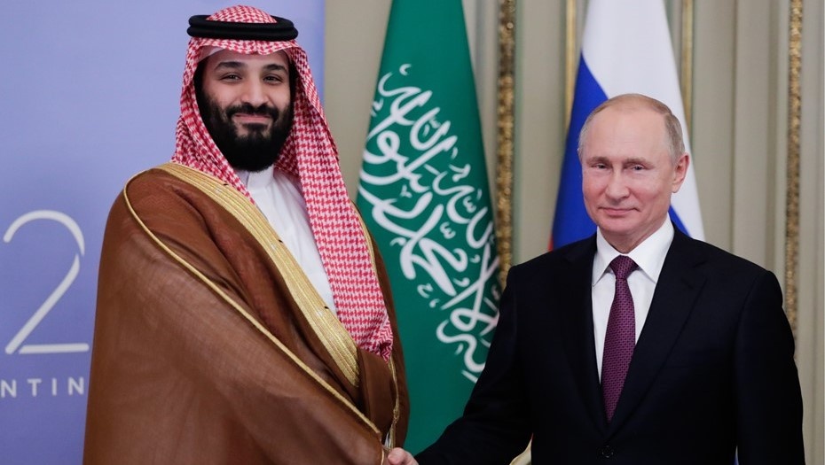    Принц Саудовской Аравии Мухаммед ибн Салман Аль Сауд и президент РФ Владимир Путин во время встречи в рамках 13-го саммита лидеров стран "Группы двадцати" (G20), 2018 год. Автор фото: Михаил Метцель/ТАСС