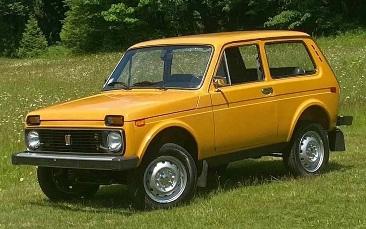 Первая серийная версия легендарного внедорожника. Собственно с тех пор мало, что поменялось(