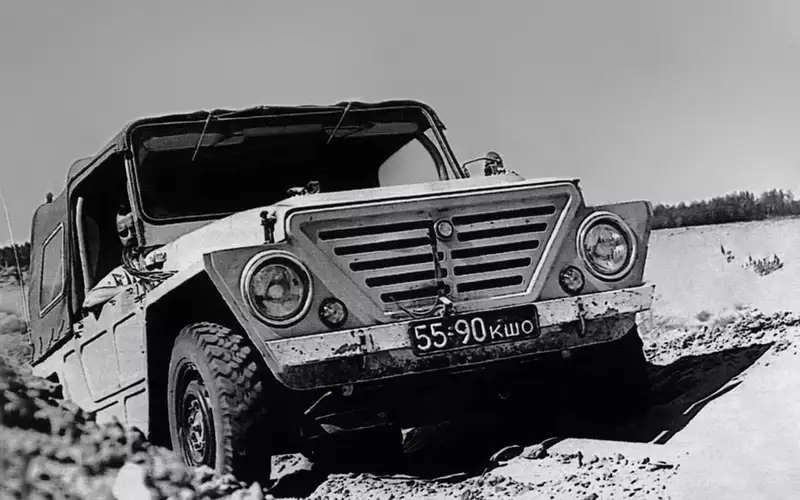 Первый прототип, ВАЗ-Э2121, прозванный «Крокодил Гена»