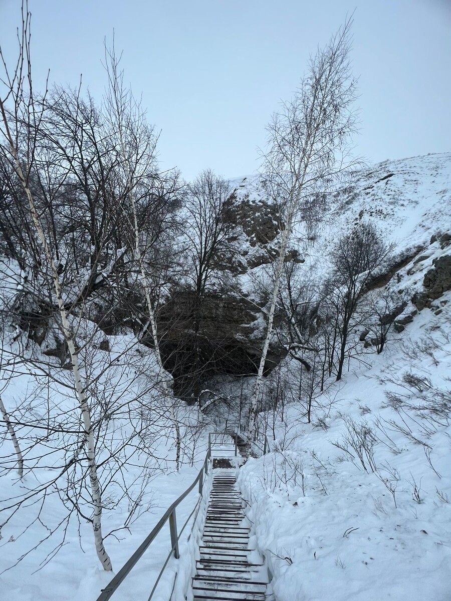 Вертолётная пещера (Ахмеровский провал)