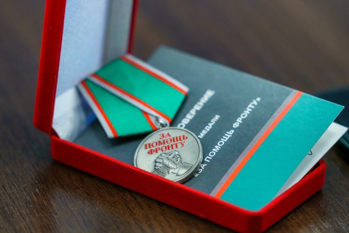    Журналисты медиахолдинга «Югра» получили медали «За помощь фронту»